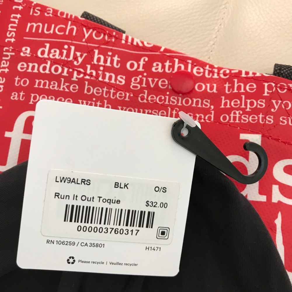 NWT BLACK LULULEMON RUN IT OUT TOQUE - - One Size - Picture 2 of 8